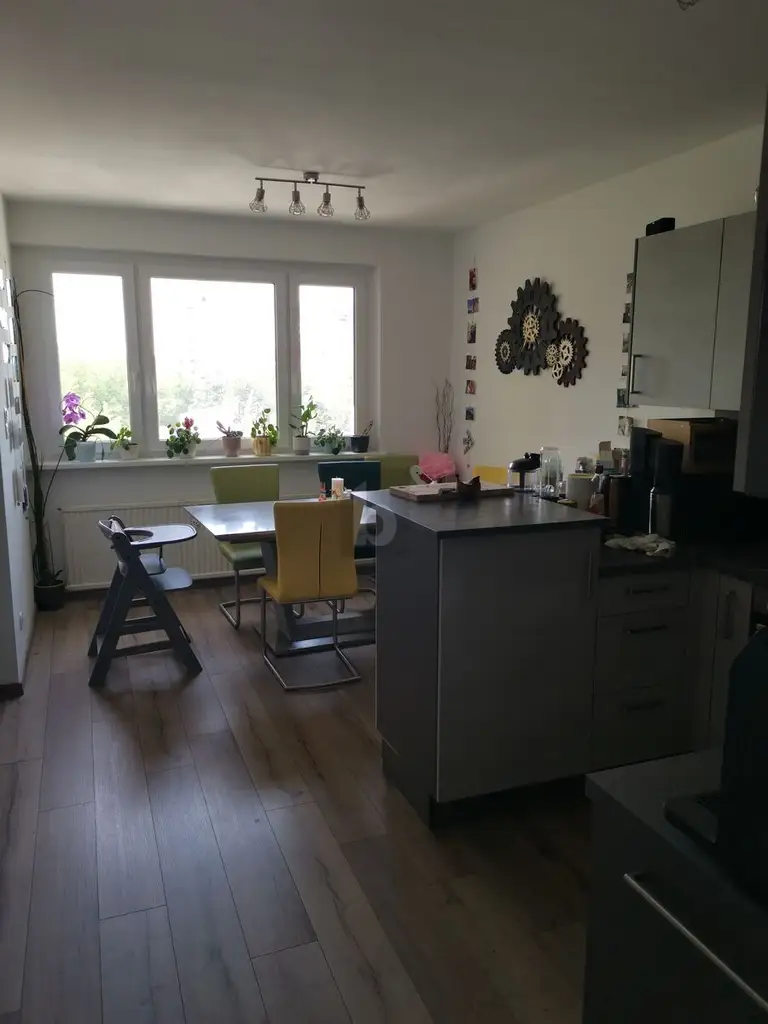 ZENTRALE LAGE, VOLLSTÄNDIG RENOVIERT, SEHR HELL