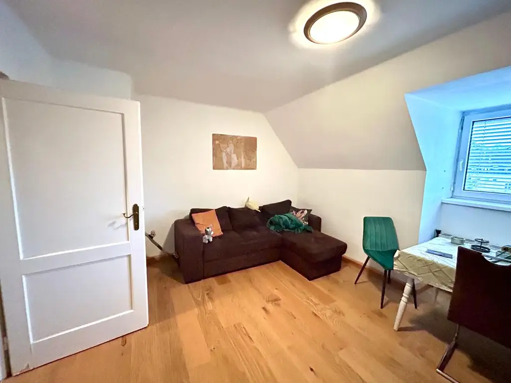 Helle 2,5 Zimmerwohnung inkl. Pkw Abstellplatz und Gemeinschaftsgarten