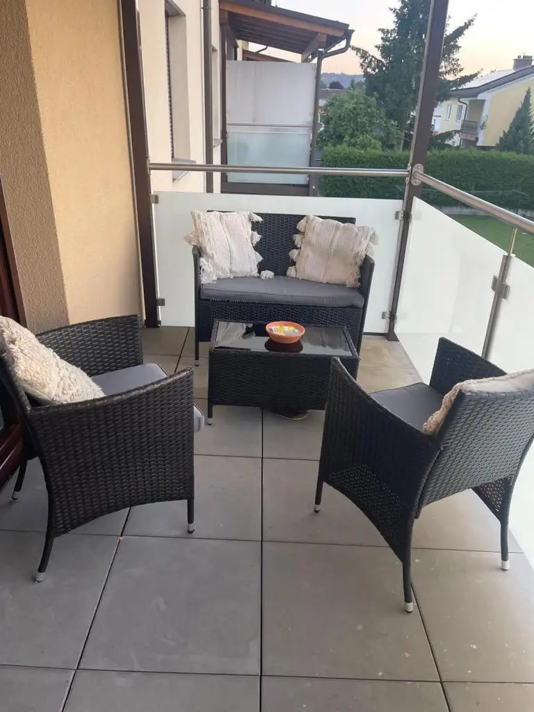 Vermietete, generalsanierte Wohnung mit Garage, Autoabstellplatz