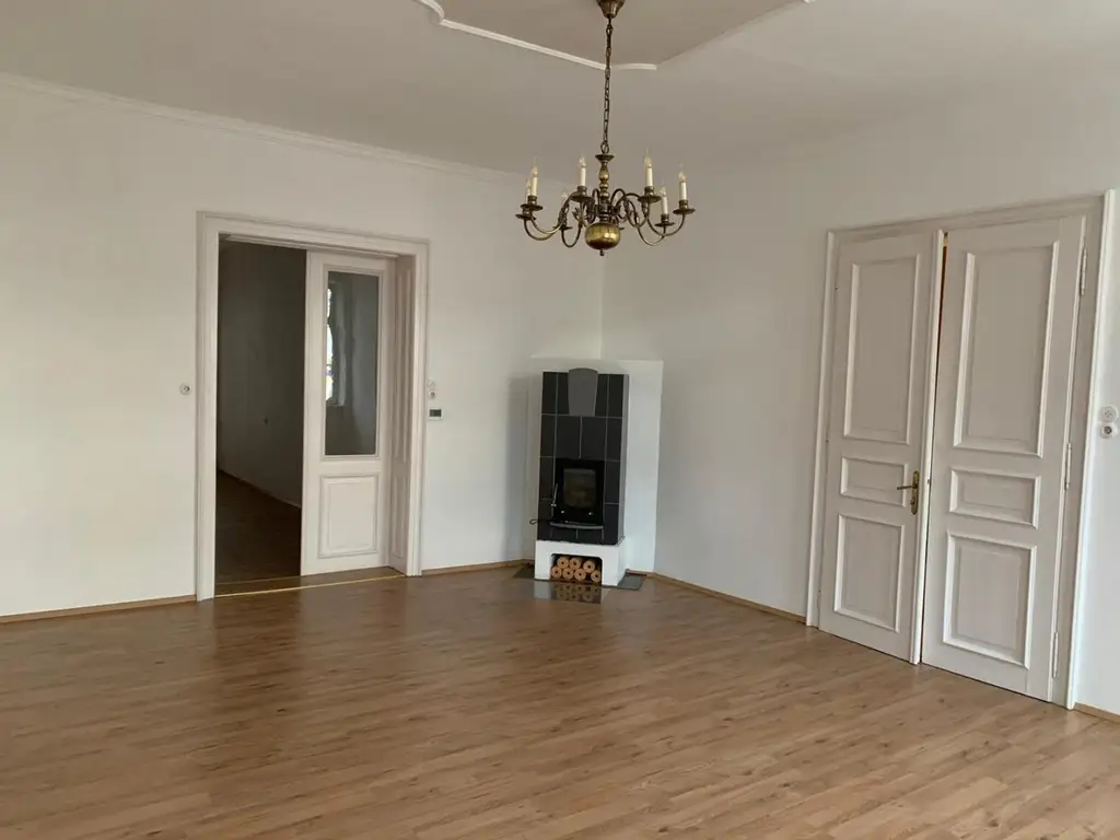 Große Wohnung im Ortszentrum (WG geeignet)