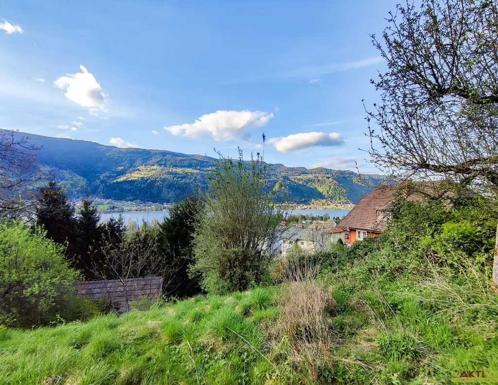 Kleingarten mit Seeblick auf den Ossiacher-See. - Nur 3 Stück verfügbar: Schnell anfragen!