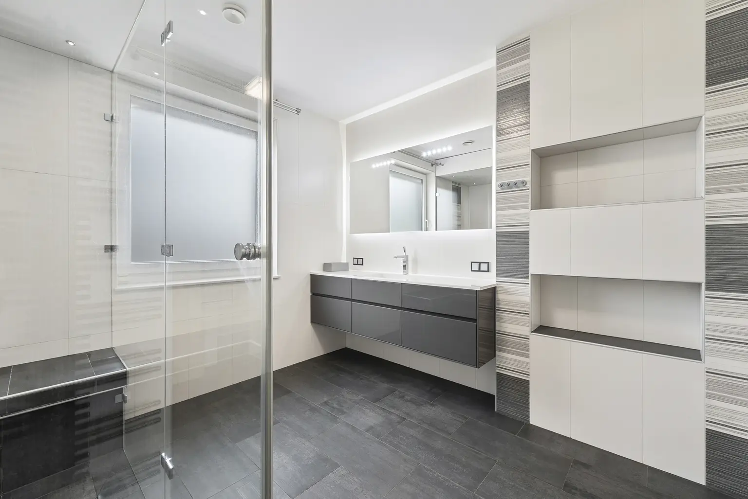 Großzügiges Maisonette-Penthouse zur Miete – mit Dachterrasse, Sauna und Whirlpool in Brunn am Gebirge