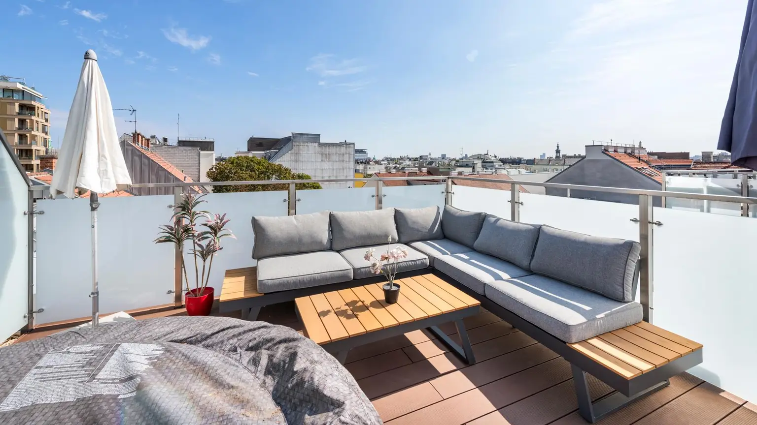 Wohnen über den Dächern Wiens – Maisonette-Highlight mit 3 Aussenflächen mitten im 7. Bezirk!
