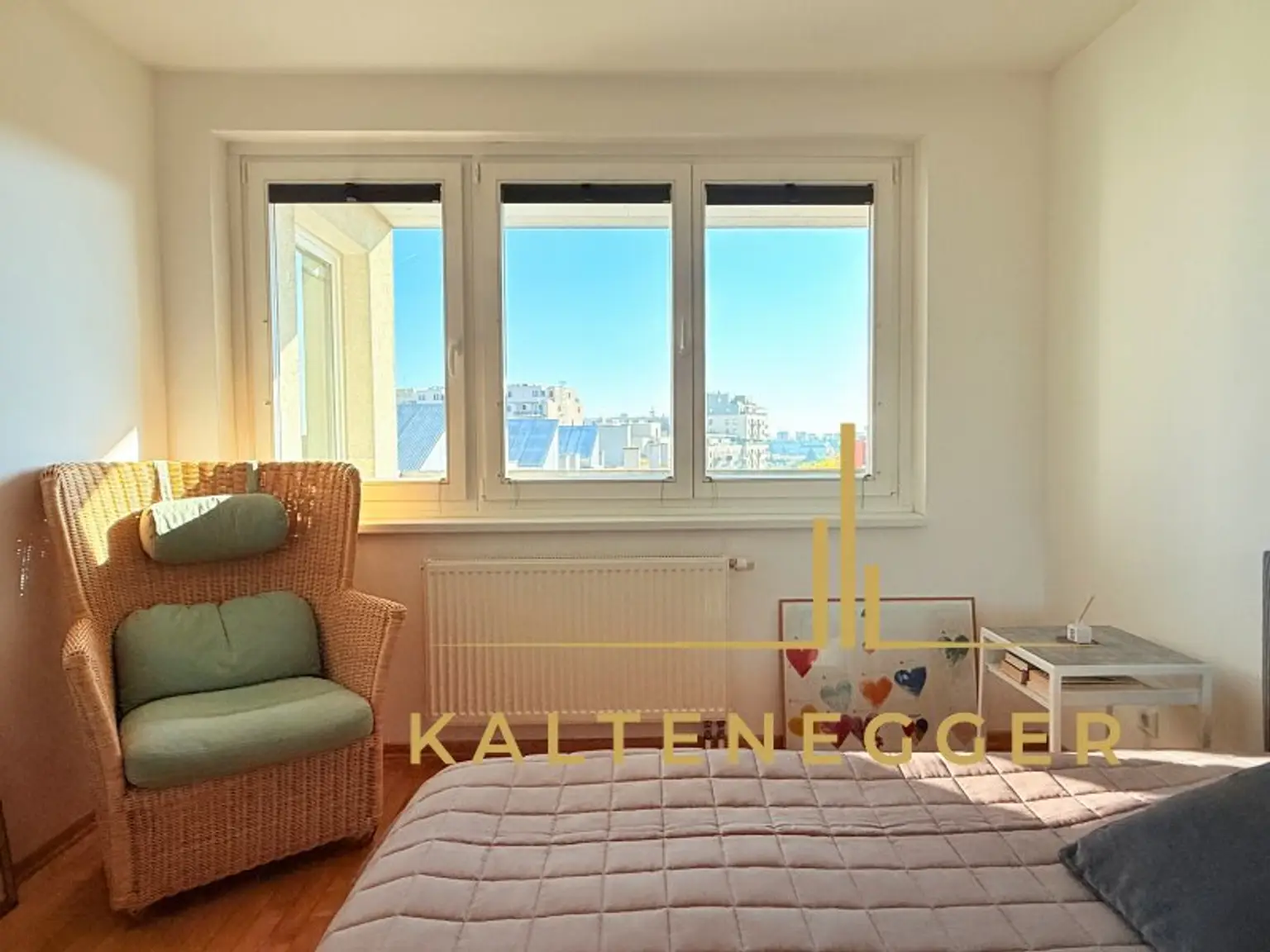 Schlafzimmer 13,16 m² - dahinter die Loggia