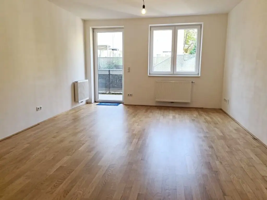 EIGENGARTEN, LORYSTRASSE, 75 m2 Neubau mit 23 m2 Garten, 2 Zimmer, Wohnküche, Wannenbad, Parketten, 1. Liftstock