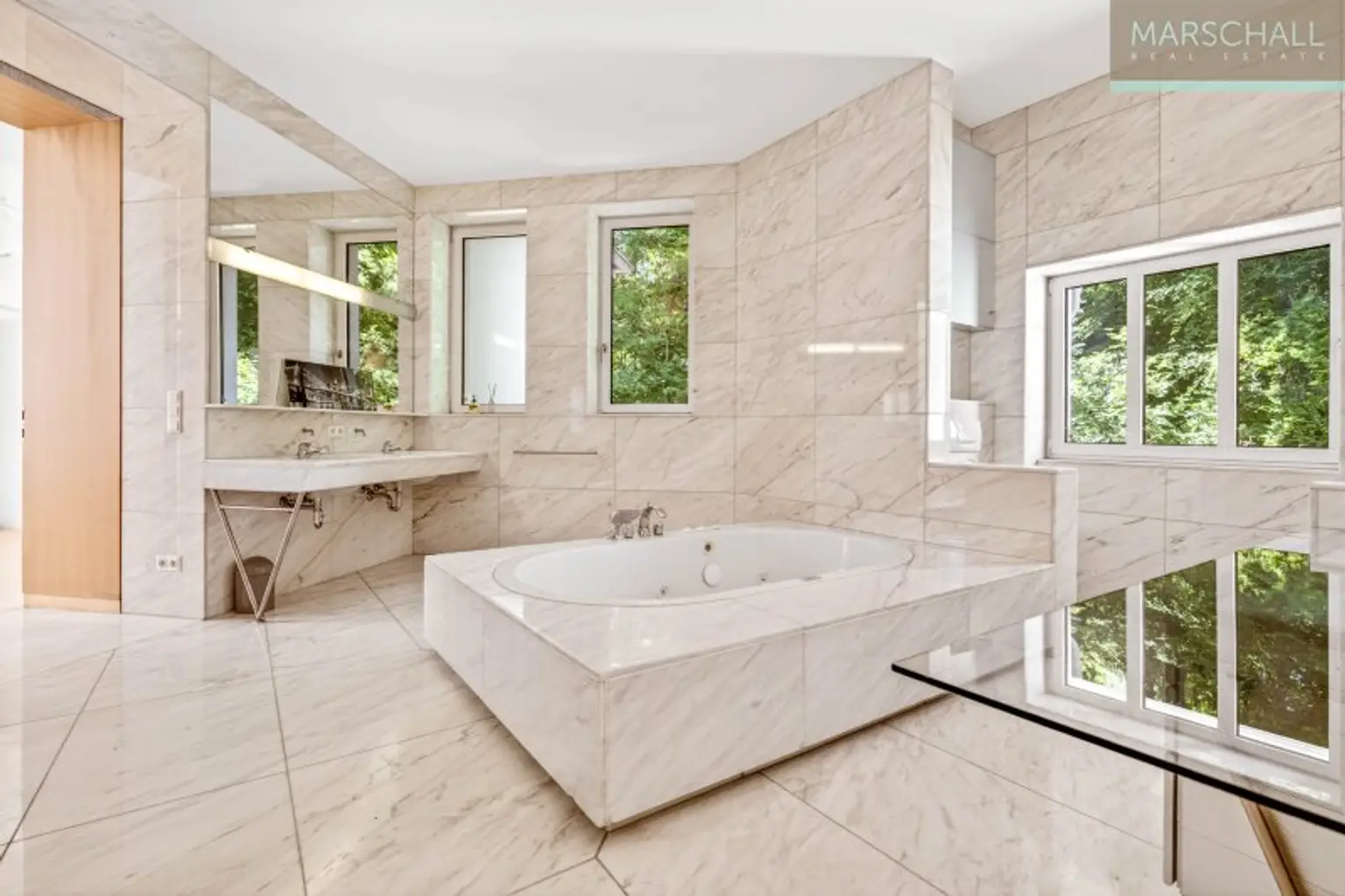 Elegantes Anwesen mit großzügigem Grundbesitz (11.045 m²) zur Vermietung