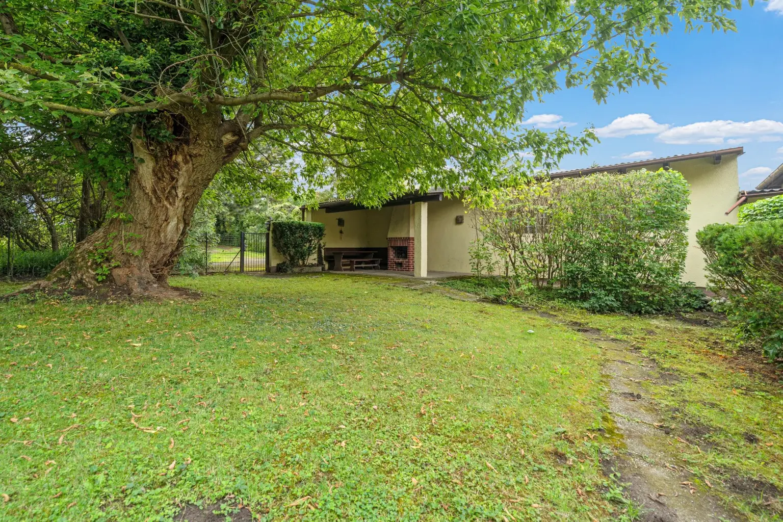 "Großzügiger Bungalow mit Wiennähe und XXL-Garage"