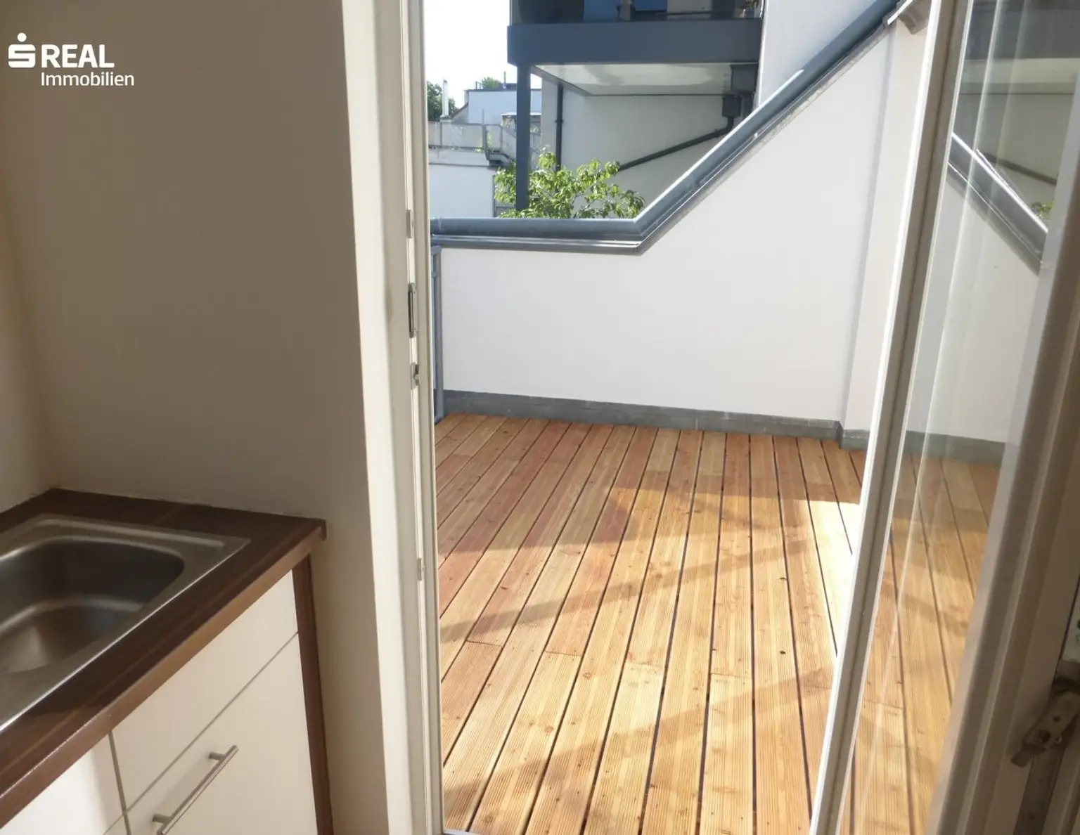 Wohlfühl-Zuhause mit Terrasse im 1. Dachgeschoß - ruhige, attraktive Lage im 6. Bezirk