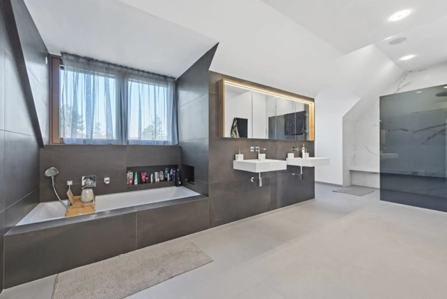 Großzügige High-End-Familienvilla der Extraklasse.