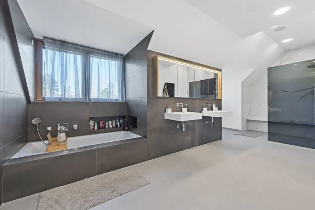 Großzügige High-End-Familienvilla der Extraklasse.