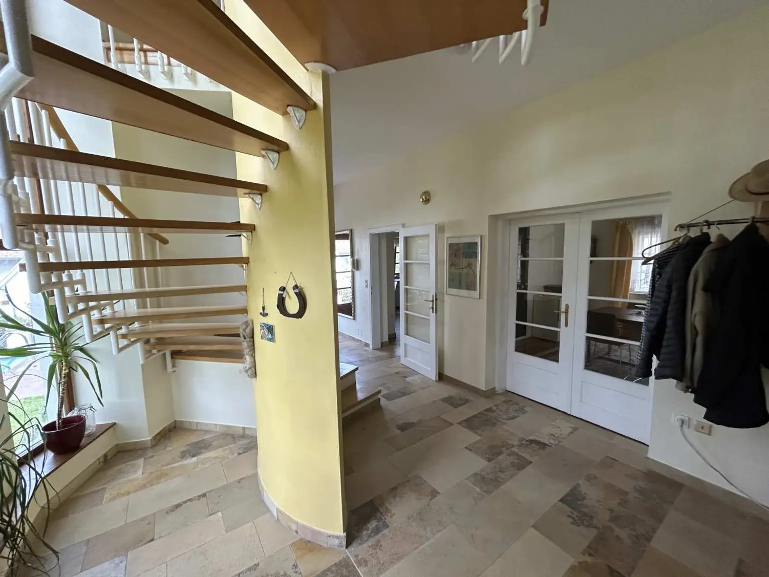 Einfamilien-Villa mit traumhaftem Naturgarten in begehrter Perchtoldsdorfer Lage!