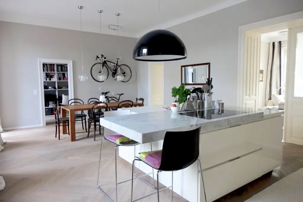 Altbau mit Terrasse und Wellness bei Schlosspark (U4)