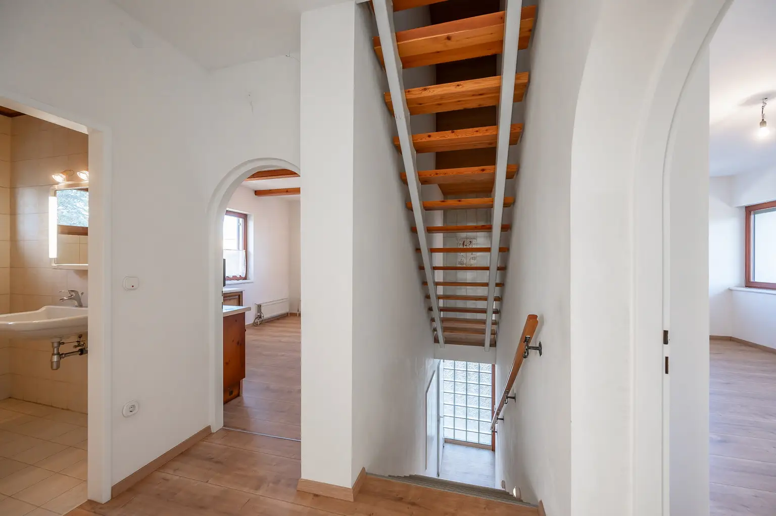 Aufgang in den 1. Stock