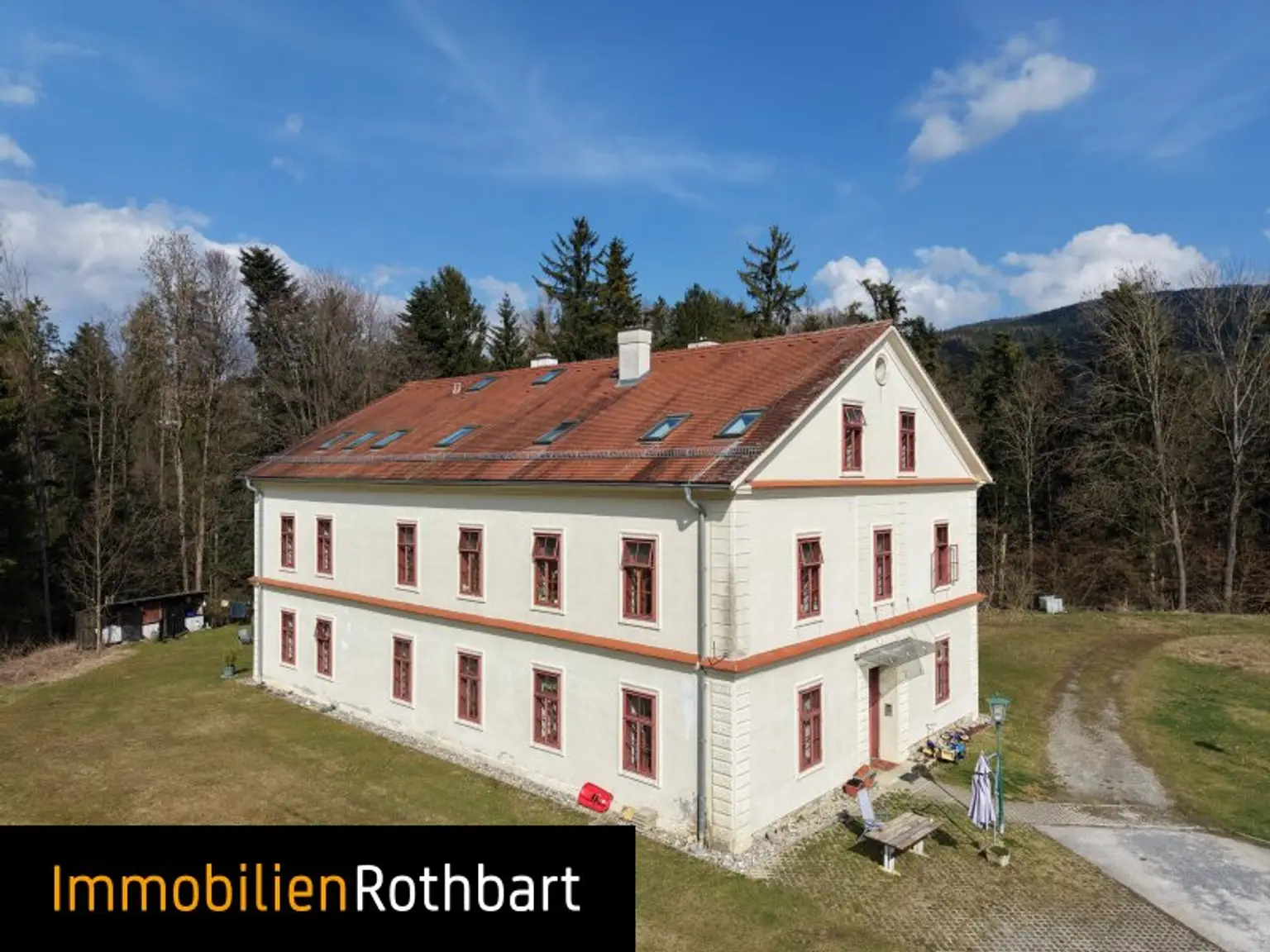 Wald mit Wiese und Zinshaus!