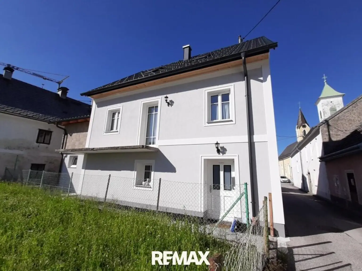 Süd-Ansicht mit Nachbar-Garten