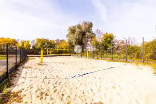 Nahe gelegener Beachvolleyballplatz