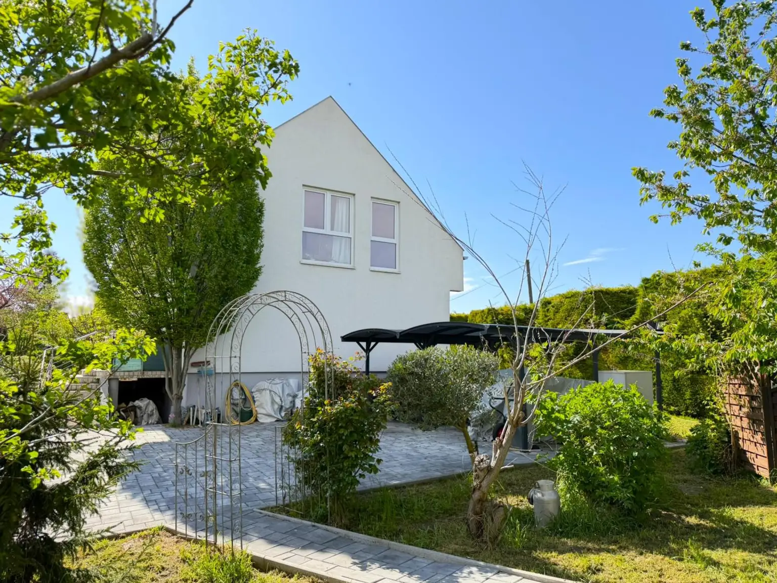 9 Haus -Einfahrt-Carport