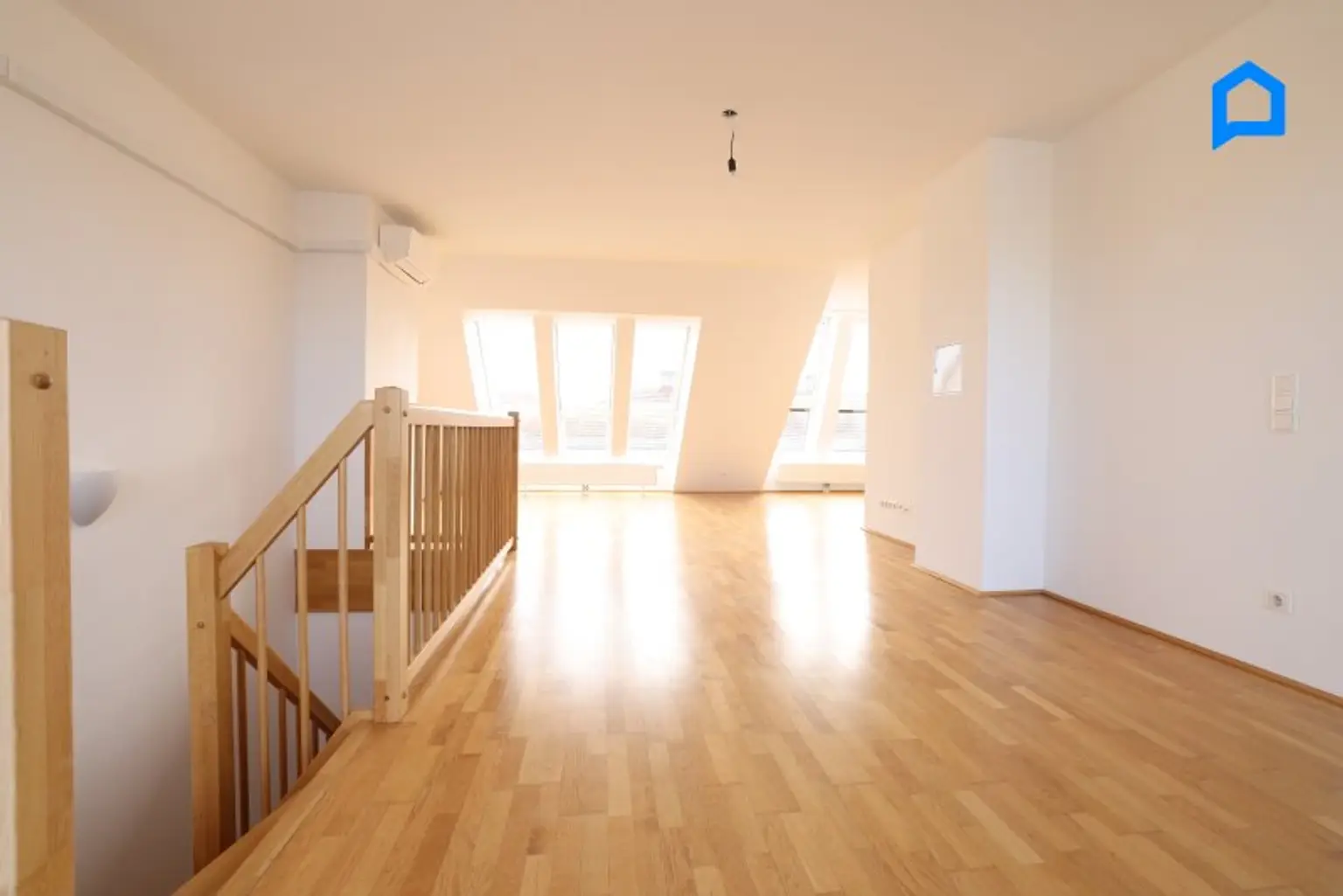 Großartige Dachgeschosswohnung mit 146 m² plus 21 m² Dachterrasse plus 8 m² Balkon, 4 Zimmer, KLIMA, großer Vorraum, Tiefgaragenplatz optional !