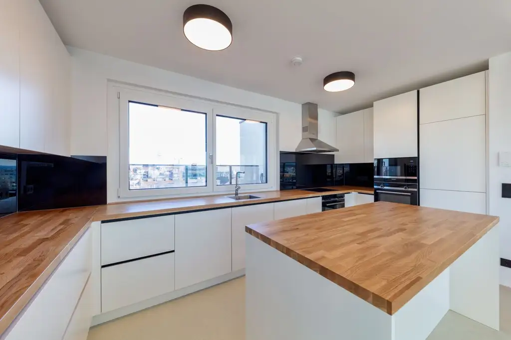 Moderner Neubau - Singlewohnung mit Freifläche, provisionsfrei mit gratis Jahreskarte Wr. Linien