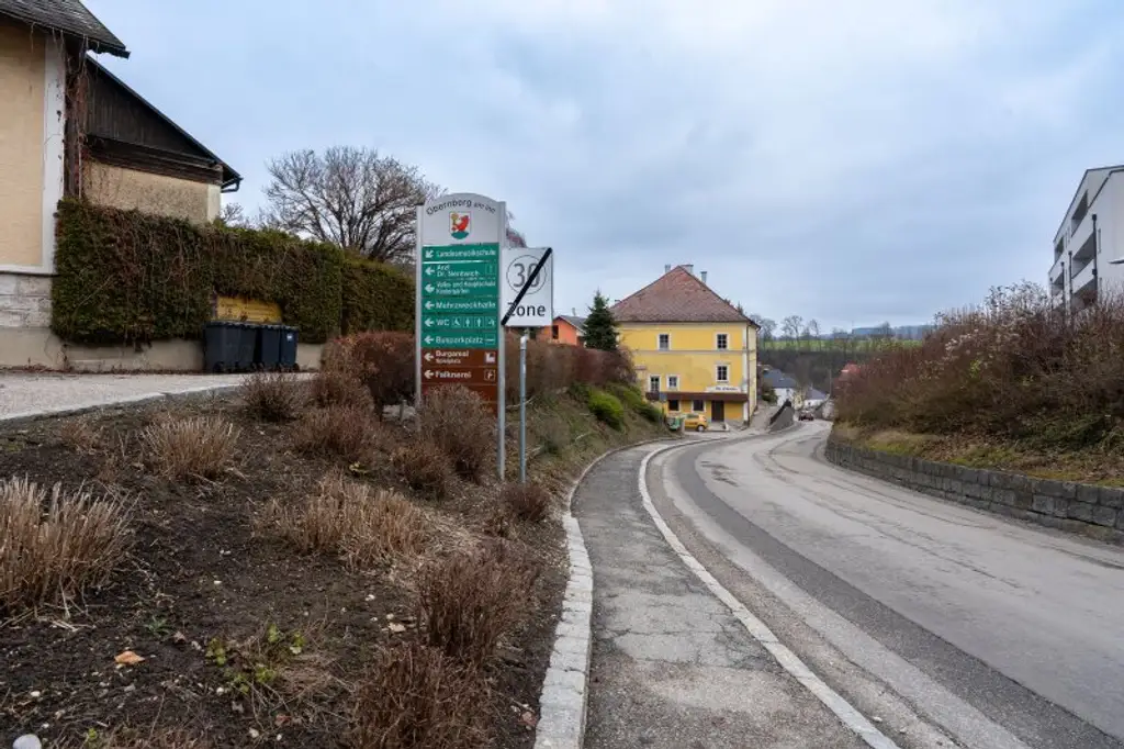 Bestandsfreies Mehrparteienhaus mit 5 Wohnungen + 1 Geschäftslokal in Toplage von Obernberg am Inn zu kaufen!