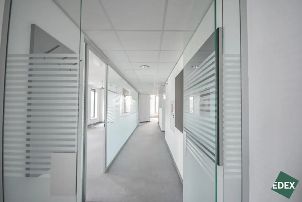 Durchdacht aufgeteilte Bürofläche mit Terrasse und optimaler Anbindung