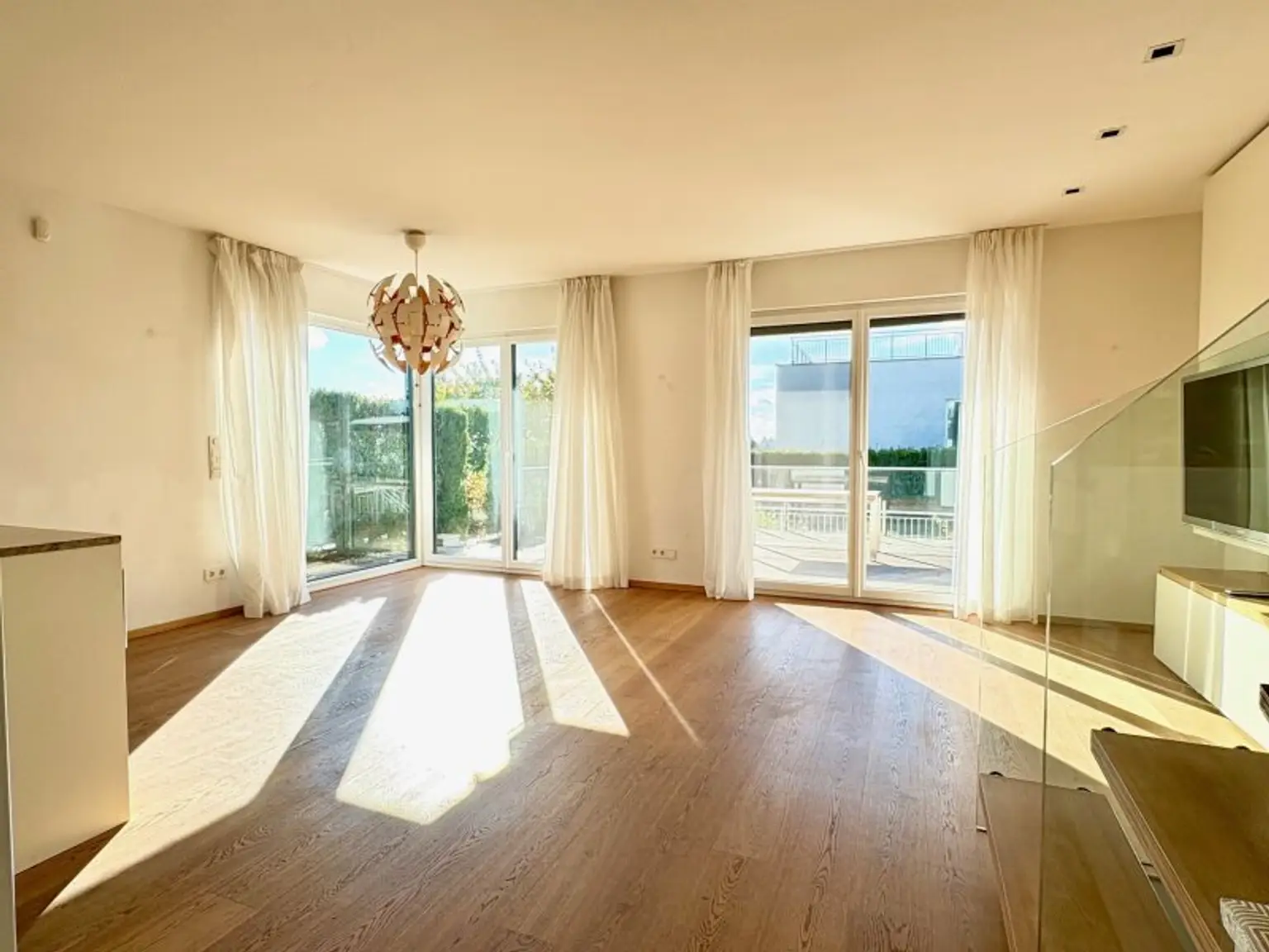 LUXUS-KLEINGARTENHAUS IM ALLEINEIGENTUM MIT WUNDERSCHÖNEM BLICK AM HACKENBERG