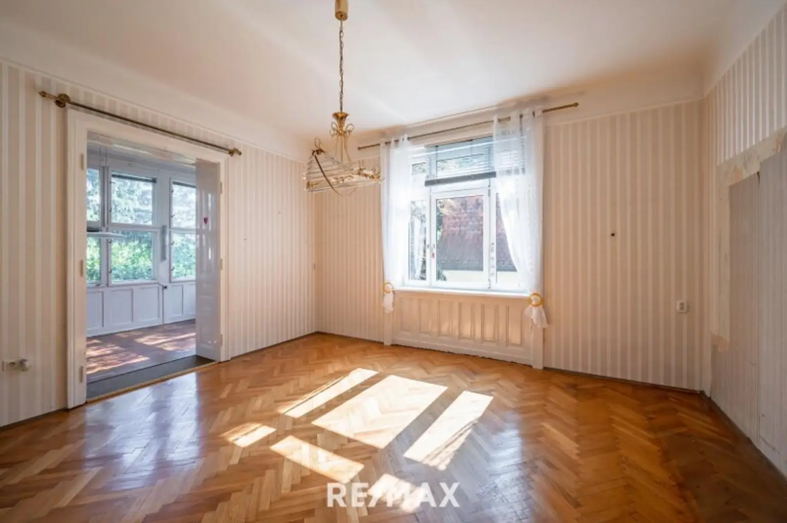 WOHNUNG IN ALTBAU-VILLA | EIGENGARTEN | SANIERUNGSBEDÜRFTIGES JUWEL