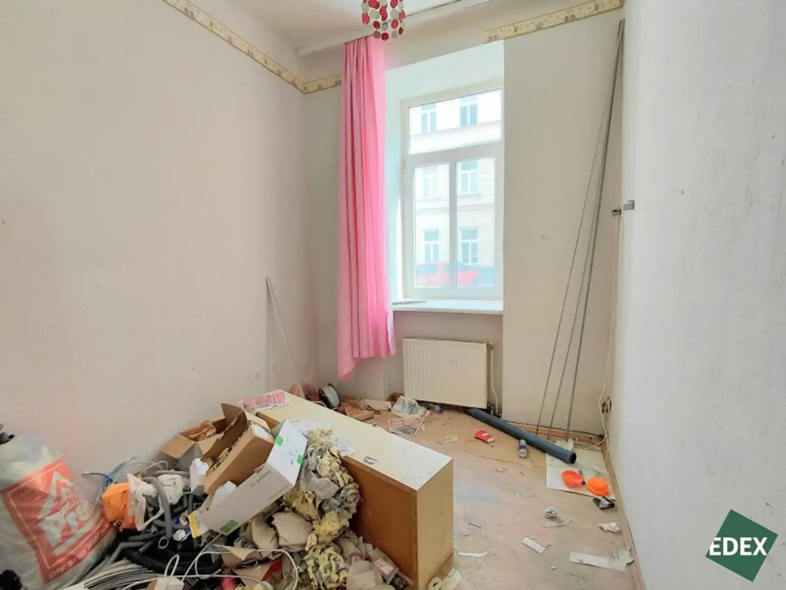 Sanierungsbedürftige 4-Zimmer-Altbauwohnung mit Potenzial nahe Venediger Au