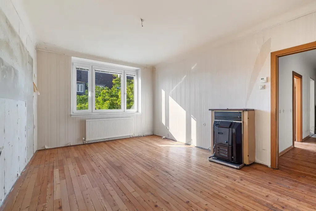 "Zentrale Floridsdorfer Lage – 3-Zimmer-Sanierungsobjekt mit Aufzug"