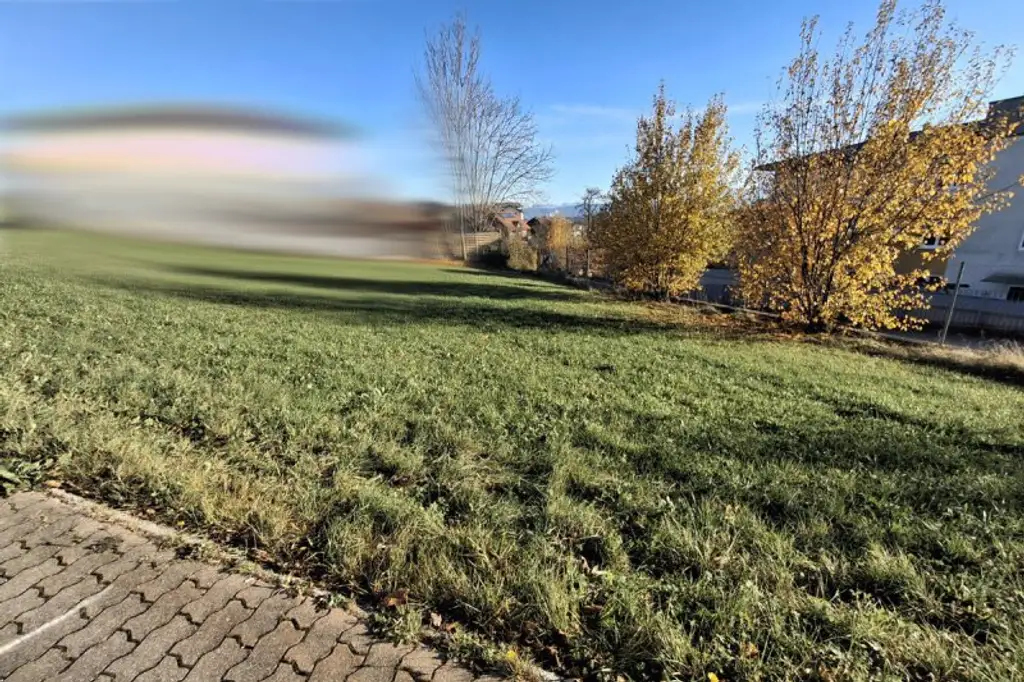 Sonniges Grundstück in ruhiger Siedlungslage