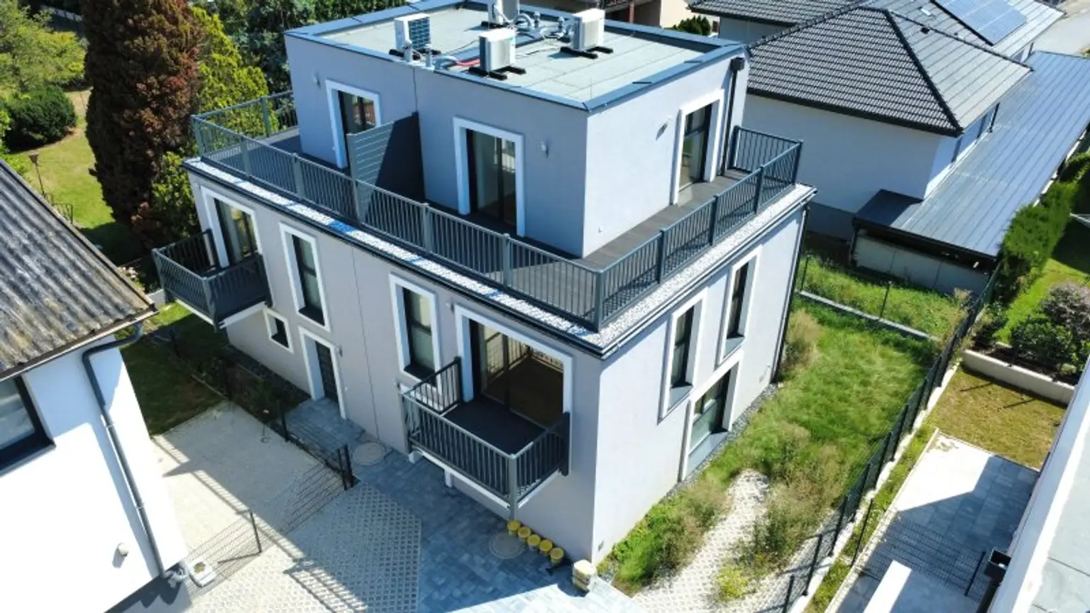 Schlüsselfertige Doppelhaushälfte mit Garten und Dachterrasse – Erstklassige Ausstattung und hochwertige Bauqualität