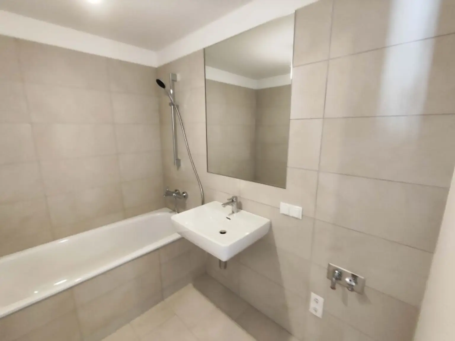 NEUBAU 3-Zimmer-ERSTBEZUG mit 2 Balkonen im 4. OG in 1210 Wien! Top 2/38