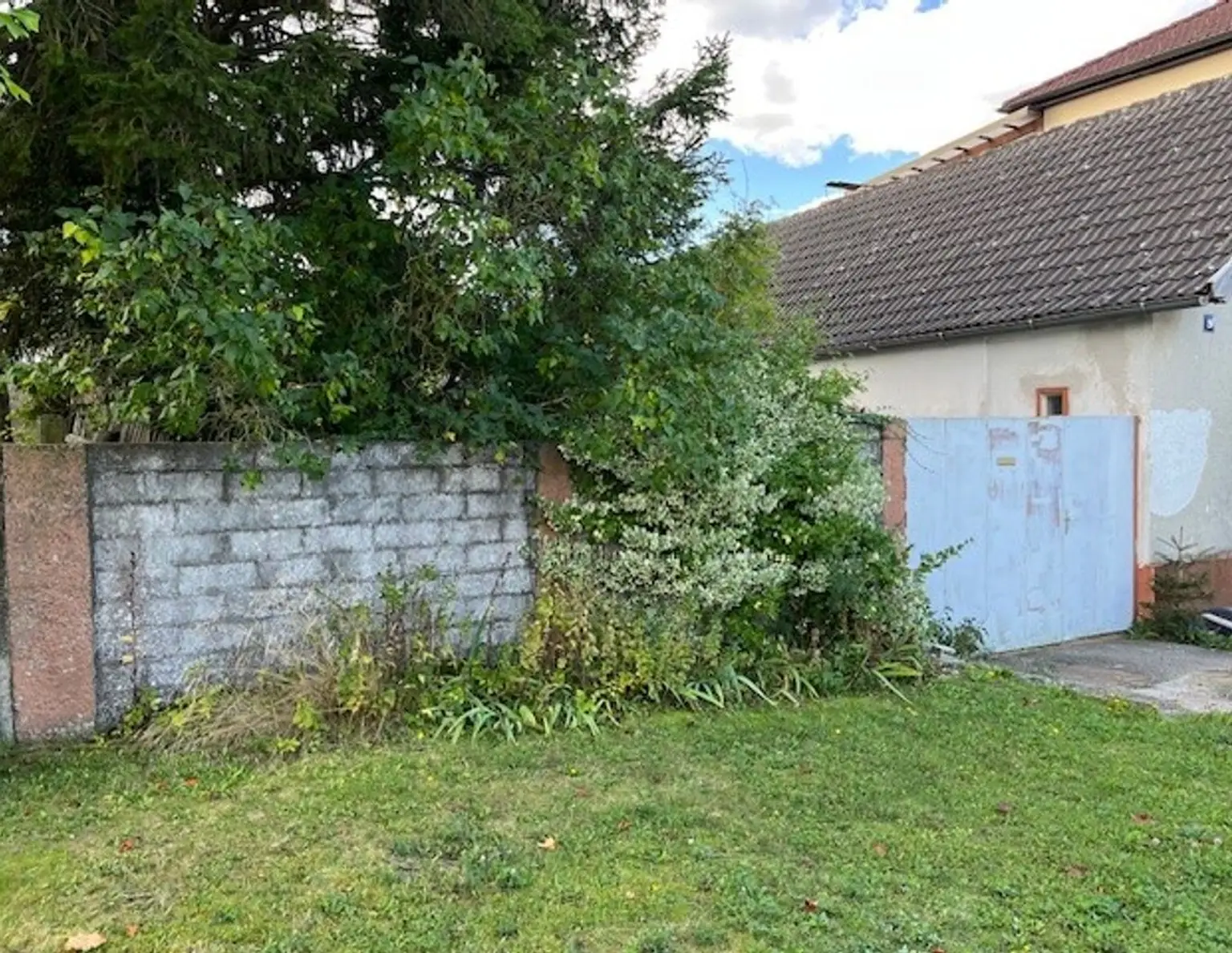 Baugrund mit Abbruchobjekt und weitere Grundstücke Grünland