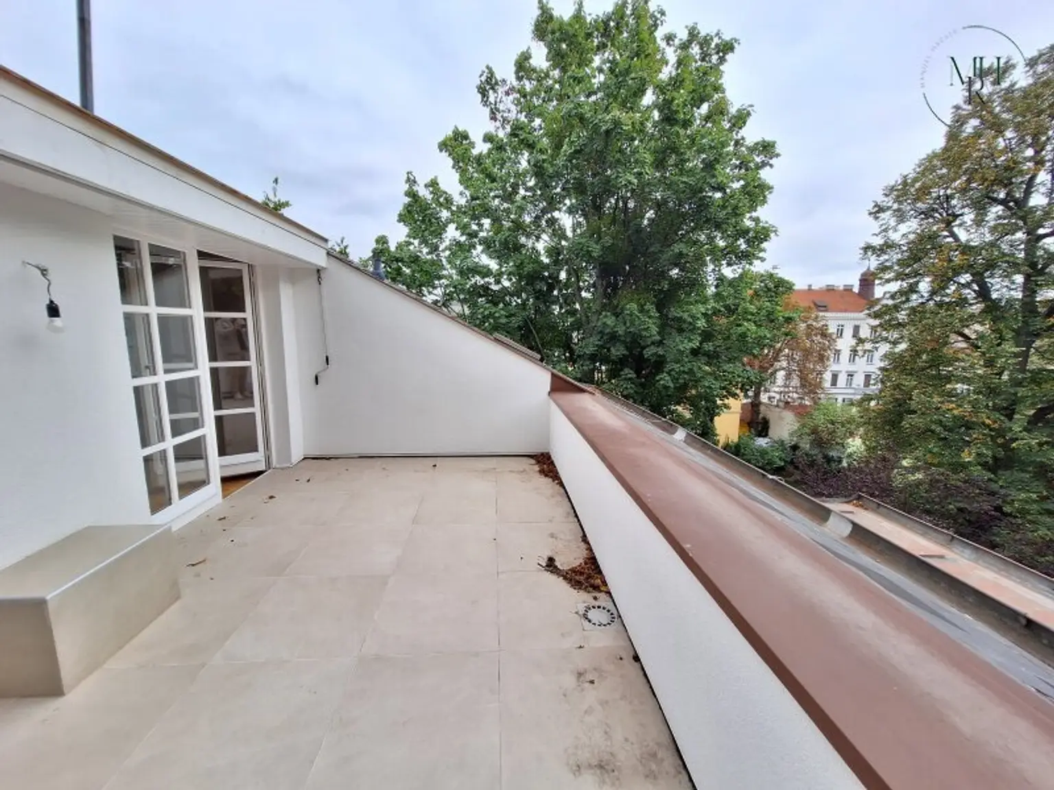 Exklusiv Wohnen in Toplage Währings - hochwertig sanierte Penthousemaisonette mit Grünblick und Garten