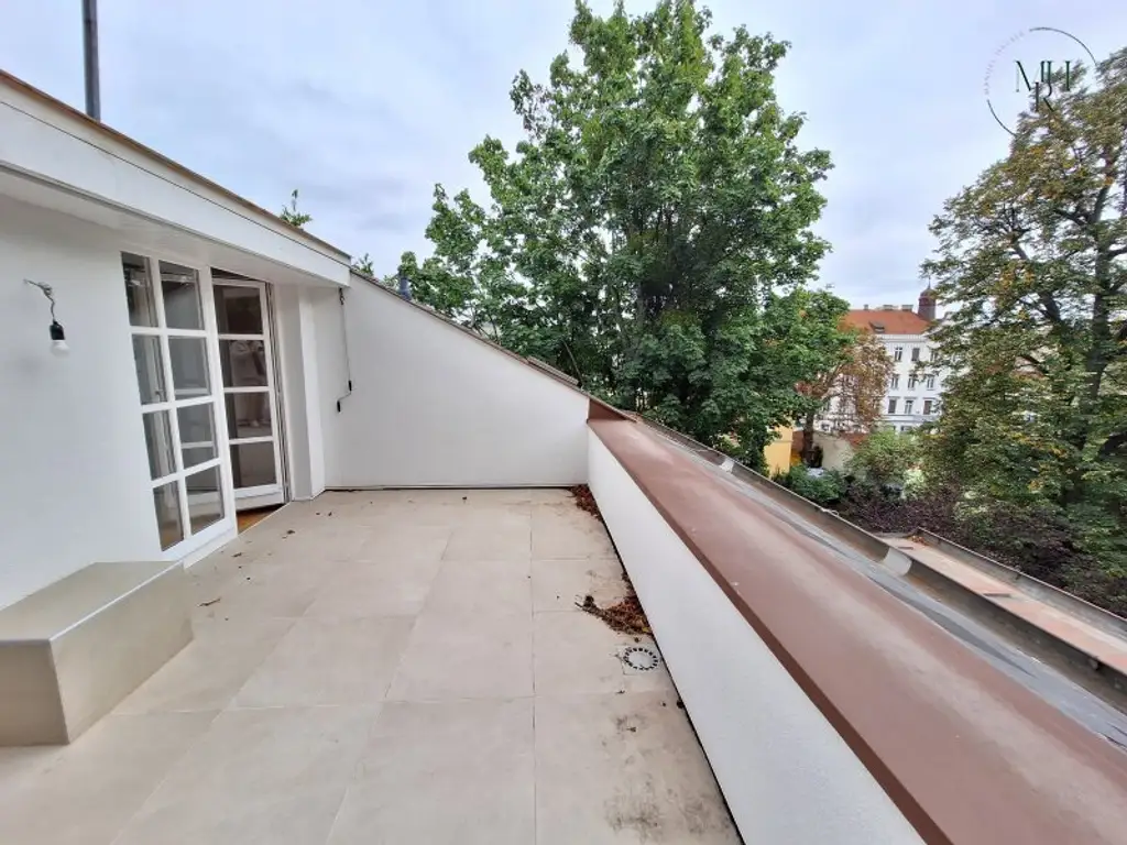 Exklusiv Wohnen in Toplage Währings - hochwertig sanierte Penthousemaisonette mit Grünblick und Garten