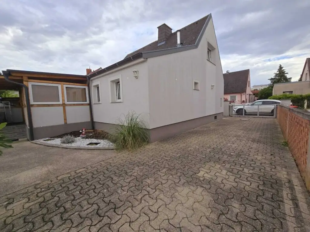 Charmantes Einfamilienhaus 125m² wohnfl. mit 791m²  Garten und überdachte Terrasse und Kaminanschluss in Leobersdorf – S-Bahn in der Nähe!