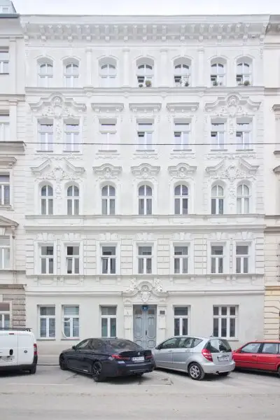 Sanierungsbedürftig | 3 Zimmer Altbau-Wohnung | ruhige Innenhoflage | zentral begehbar