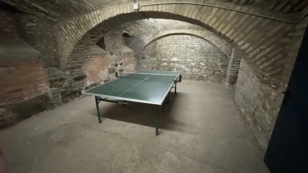 Lage Lage Lage - 99 m² Wohnung mit Potenzial & 4 Zimmern Nähe Kutschkermarkt