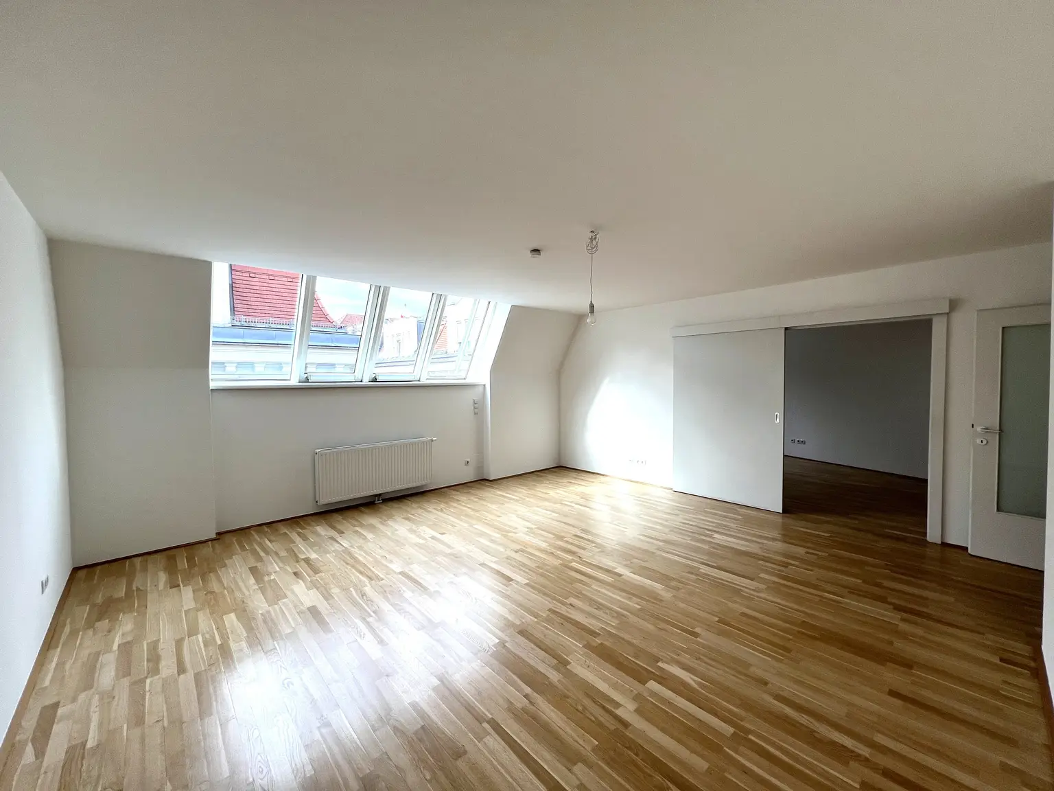 Top-Lage beim Stephansplatz: Moderne, klimatisierte Dachgeschoßwohnung im stilvollen Haus