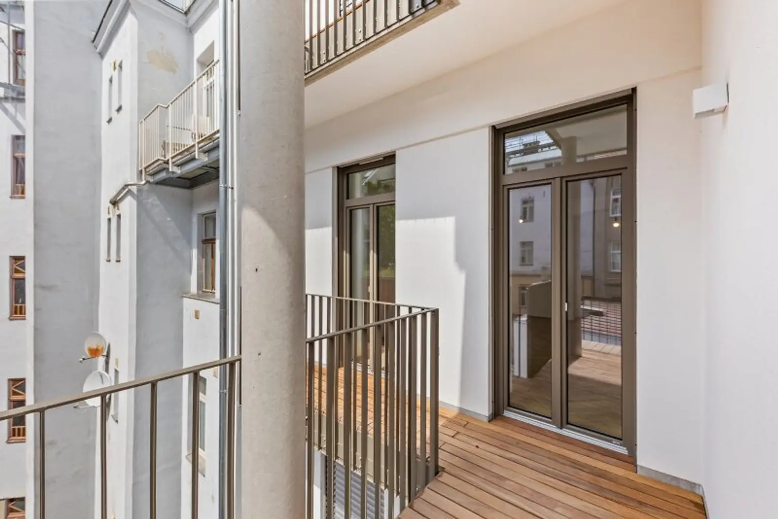 3-Zimmer-Altbaueigentumswohnung in generalsaniertem Altbau mit Balkon