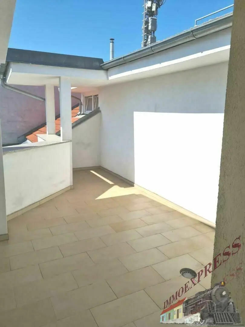 Unbefristete 3-Zimmer Dachgeschoßwohnung mit 20 m² Terrasse , inkl. HK und WW