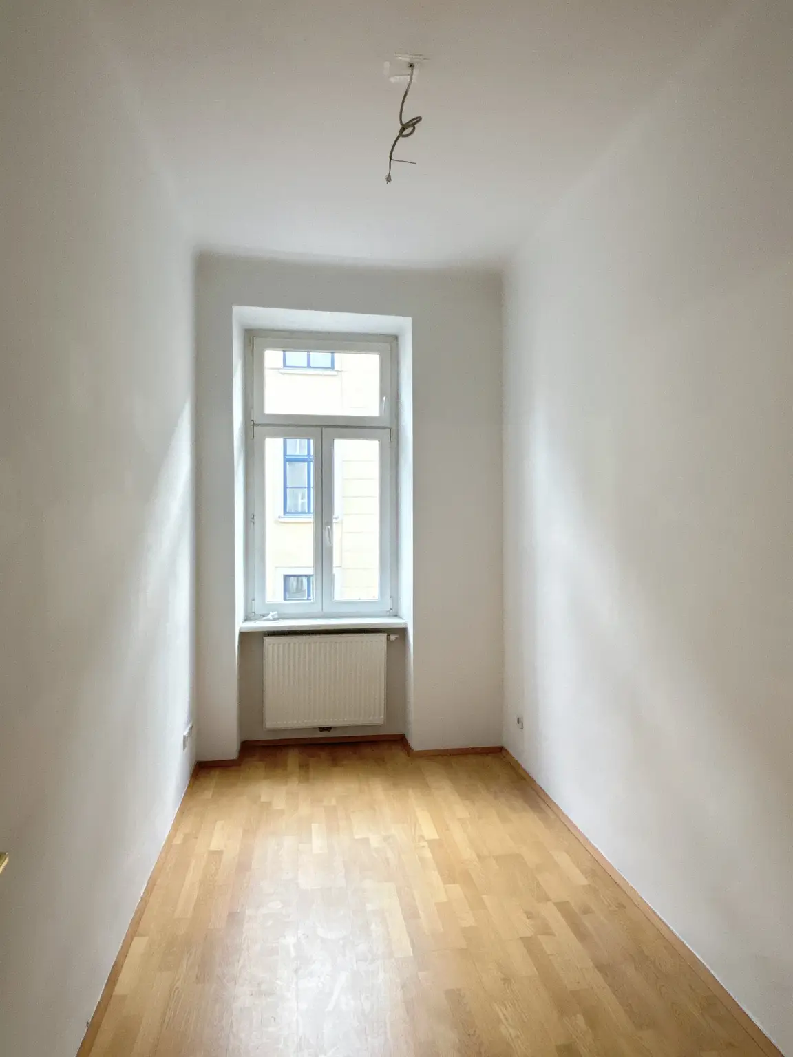 Helle 2 1/2 Zimmer, 2.Stock in Stilaltbau, U 3 Kardinal Naglplatz