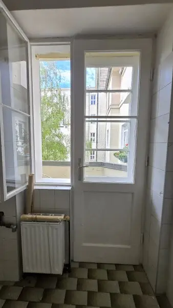 2-Zimmer-Wohnung in brauchbarem Zustand (Sanierungsbedarf!) - Balkon+Hofausrichtung - 3.Stock OHNE Lift