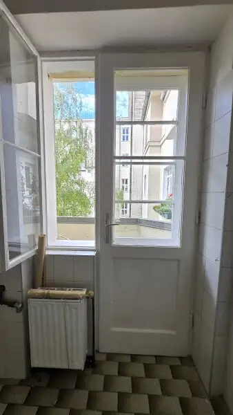 2-Zimmer-Wohnung in brauchbarem Zustand (Sanierungsbedarf!) - Balkon+Hofausrichtung - 3.Stock OHNE Lift