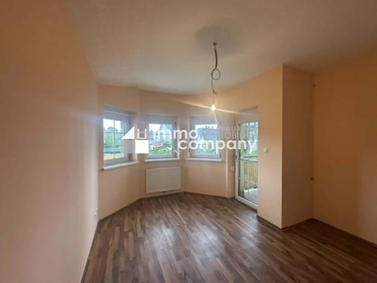 Wohlfühloase in 1220 Wien: Gepflegtes Einfamilienhaus mit Pool, Balkon, Terrasse & Carport!