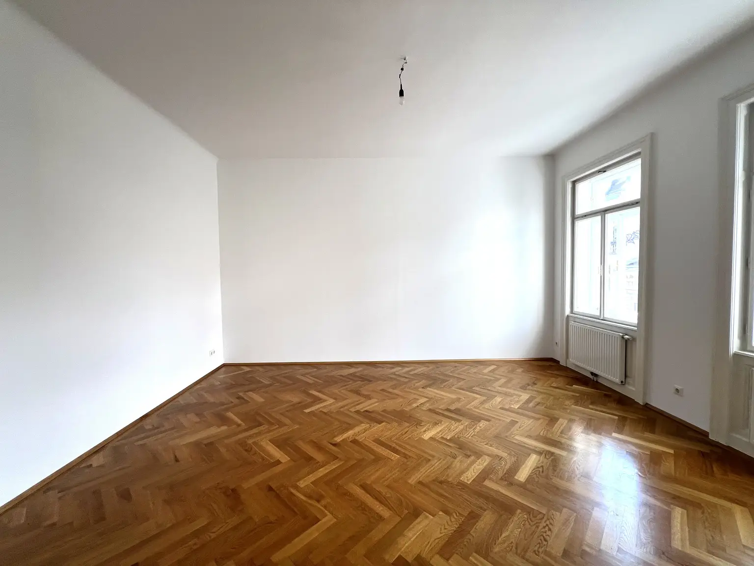 UNBEFRISTET und RENOVIERT: Wohnen in Bestlage in einer 4-Zimmer Altbauwohnung