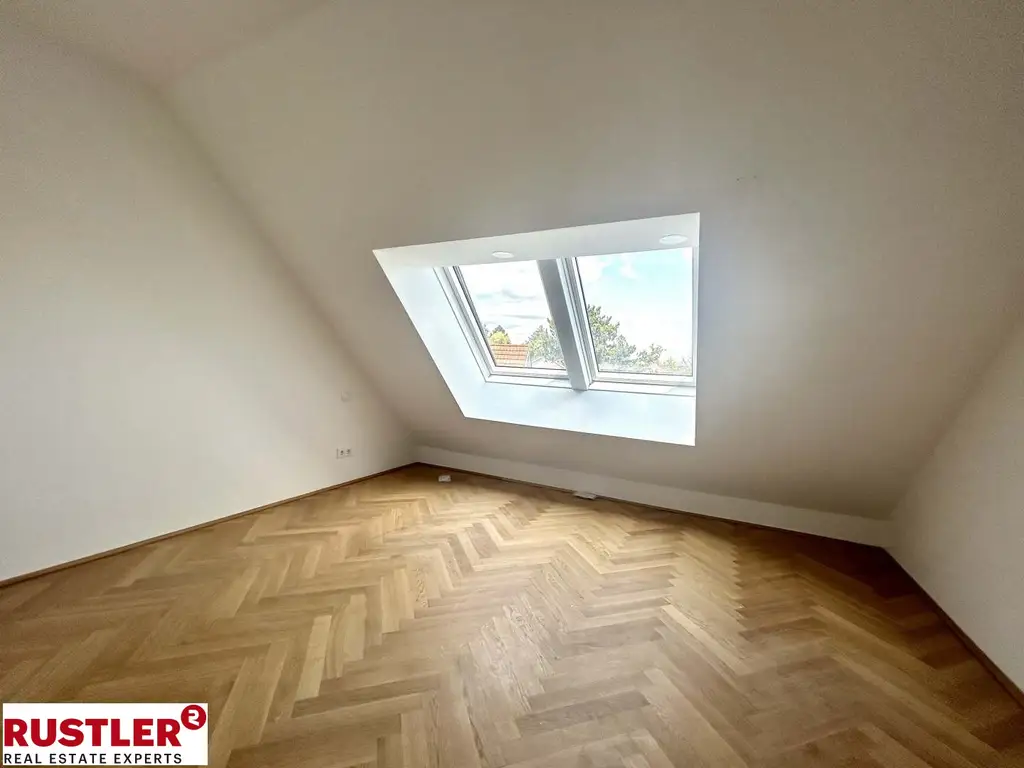 Exklusive Dachgeschosswohnung in Grünruhelage - zu verkaufen