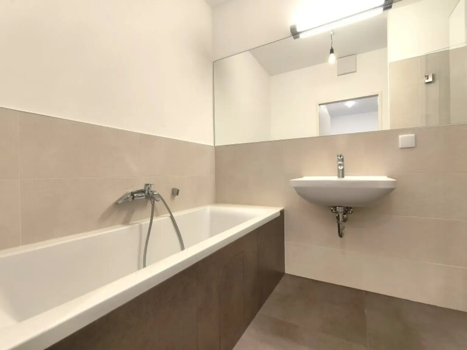 Stilvolle Wohnung im saniertem Altbau in Toplage – Pilgramgasse, 1050 Wien - U4 Fußläufig -  Balkonzubau möglich