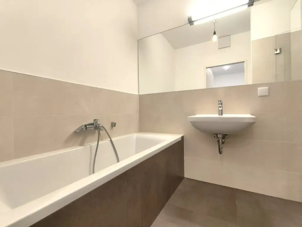 Stilvolle Wohnung im saniertem Altbau in Toplage – Pilgramgasse, 1050 Wien - U4 Fußläufig -  Balkonzubau möglich