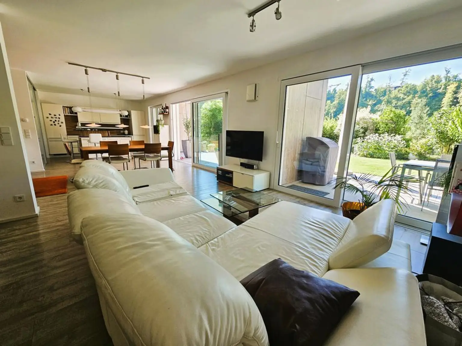 Stilvolle 127m² Gartenwohnung direkt an der Traun